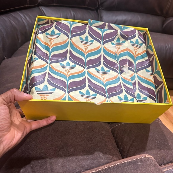 Adidas X Gucci 100% Authentic Empty  Gift Box w/ Handle & Tissue 14" x 11" x 5" - Picture 3 of 5